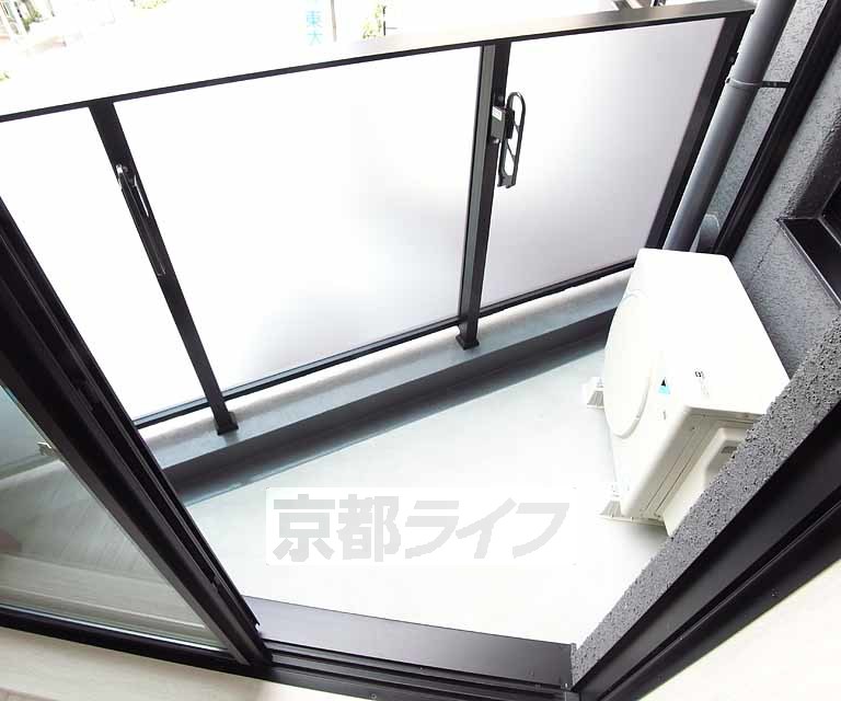バルコニー　三角の西向きバルコニー。