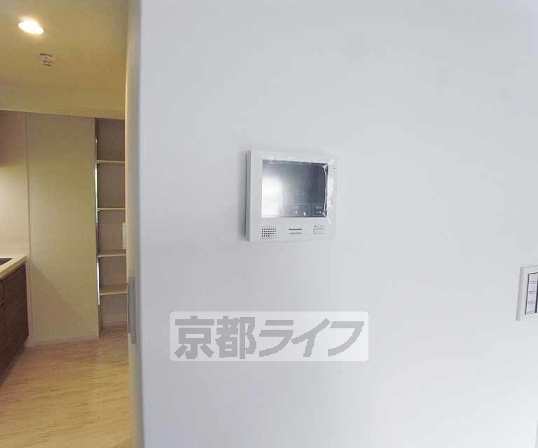 セキュリティ　来客チェックのＴＶインターフォンつきです。