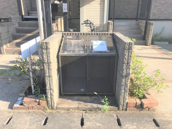 ロビー　ゴミ置き場