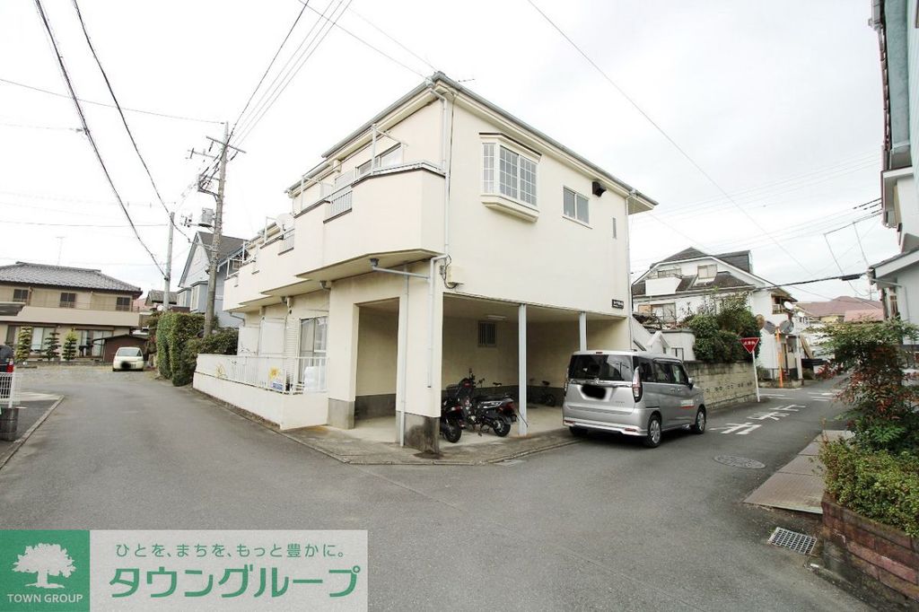 建物外観　駐車場