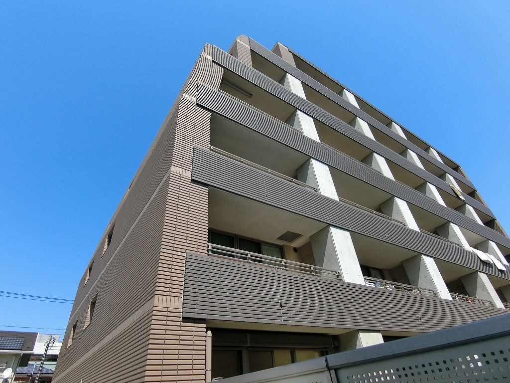 建物外観　管理体制良好なフェリーチェ　全室Ｗロック玄関ドア採用