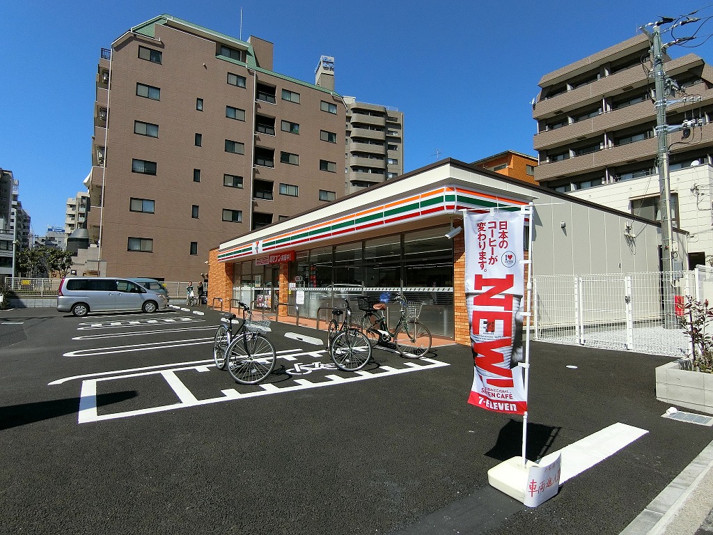 コンビニ　セブンイレブン（コンビニ）まで210m