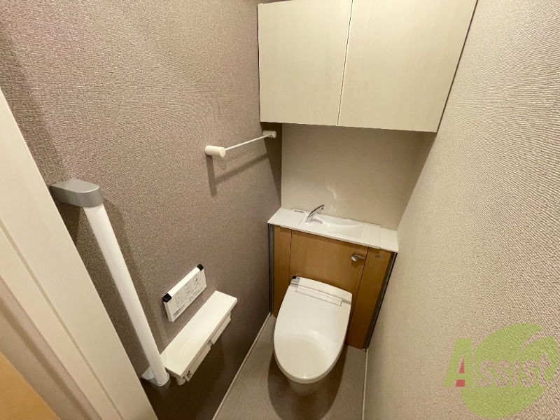トイレ　トイレは温水洗浄便座付きで海底に過ごせそうですね。