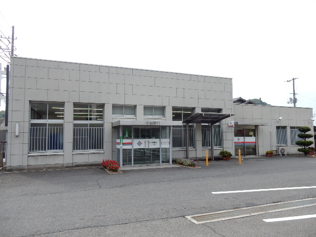 銀行　中国銀行八浜支店（銀行）まで74m
