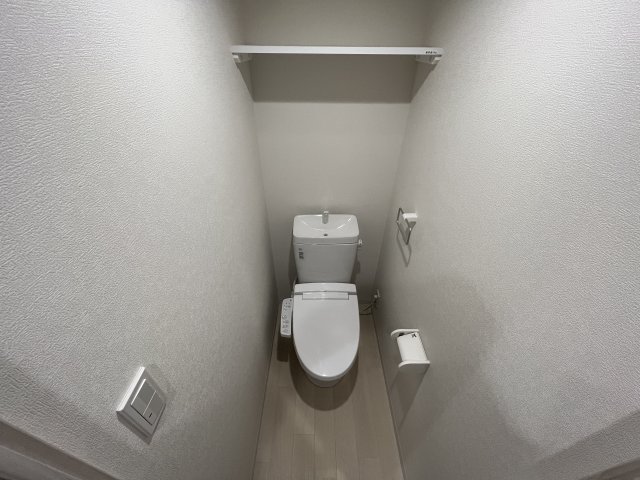 トイレ　温水洗浄便座付きのトイレです♪