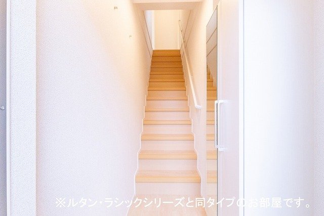 トイレ　収納もある玄関です