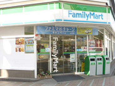 コンビニ　ファミリーマート横浜天王町店（コンビニ）まで600m