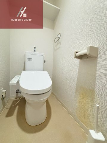 トイレ　同施工会社・同型モデルの室内です。（参考写真・イメージ写真）