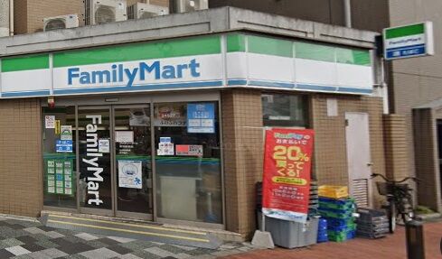 コンビニ　ファミリーマート赤羽南店（コンビニ）まで207m