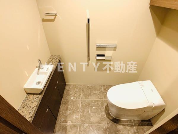 トイレ　落ち着いたトイレです