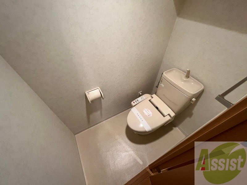トイレ　ウォシュレット機能がついたトイレです。安心して使用できます。