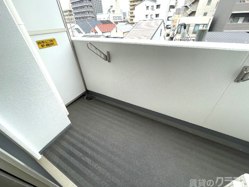 バルコニー　適度な広さでいい感じです。