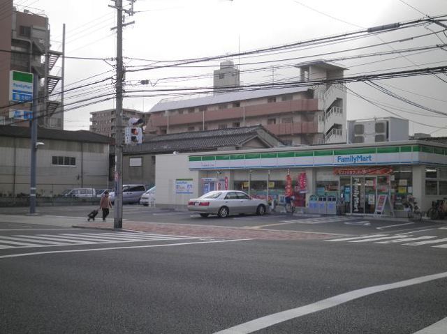 コンビニ　ファミリーマート東大阪足代北一丁目店（コンビニ）まで295m