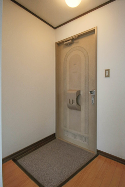 玄関　同じ建物の別なお部屋