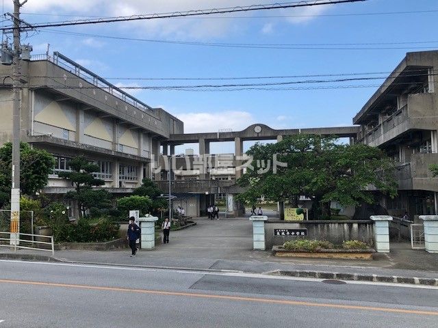 中学校　八重瀬町立東風平中学校（中学校）まで447m