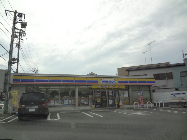 コンビニ　ミニストップ（コンビニ）まで970m