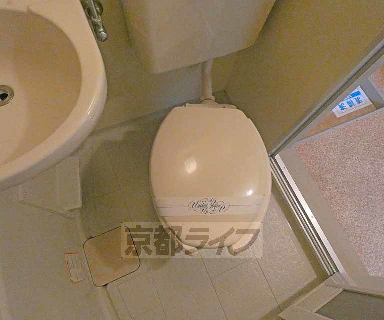 トイレ　トイレの部分もキレイです。