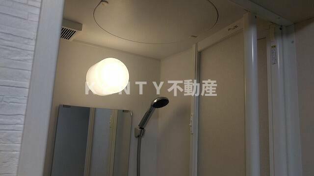 バス・シャワールーム　さっと体を洗えるシャワールーム付です