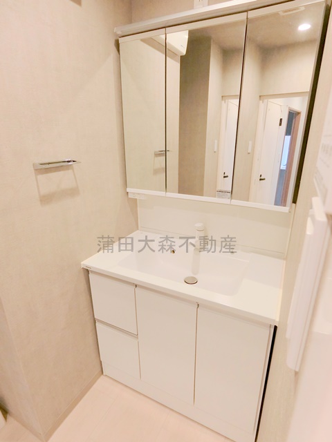 洗面設備　3面鏡の独立洗面台！洗面脱衣所
