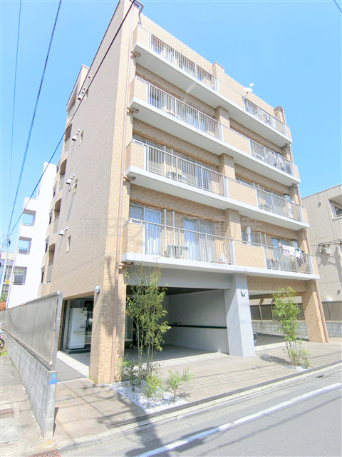 建物外観　2002年11月築　RC鉄筋コンクリート造地上6階建て総戸数