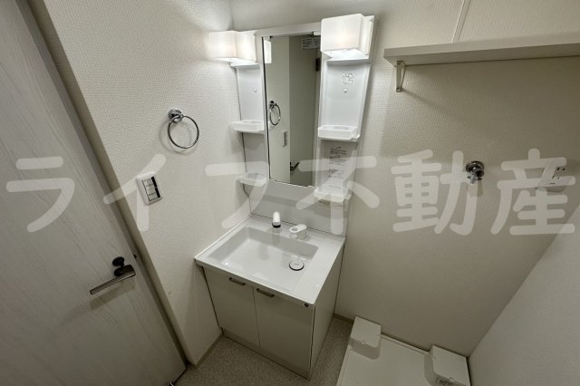 洗面設備　独立洗面台、朝の身支度には欠かせません