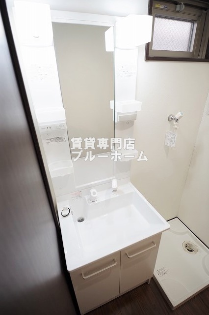 洗面設備　シャンプードレッサーの独立洗面！
