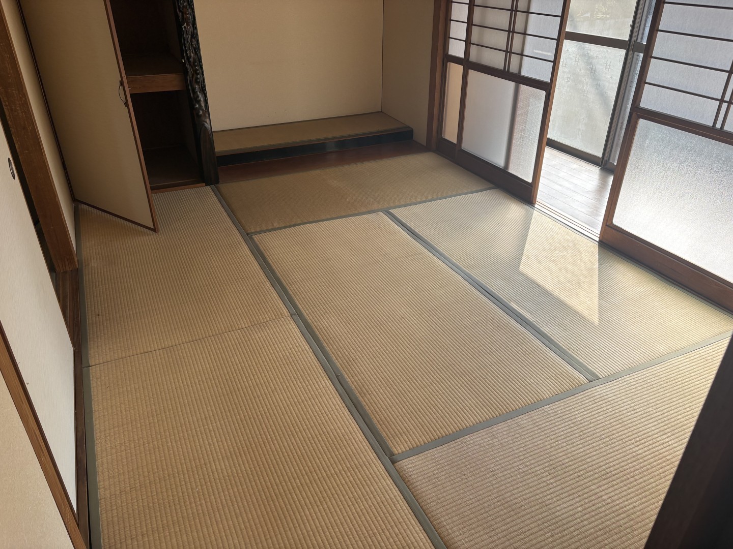花立貸家の居間写真