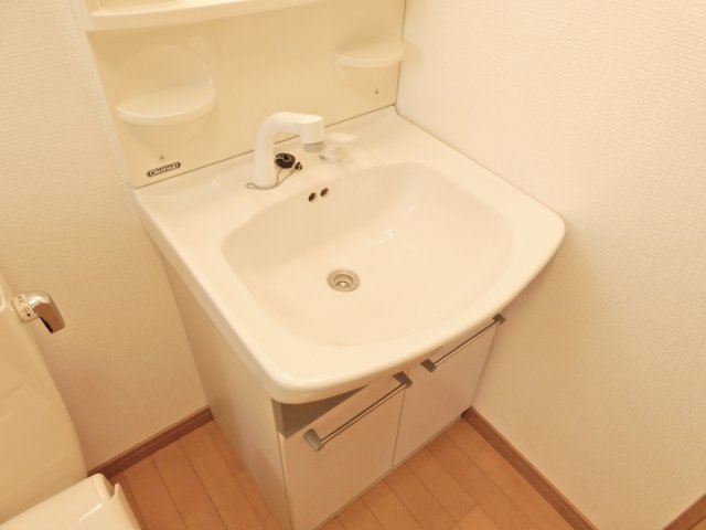 洗面設備　写真は同マンション別部屋