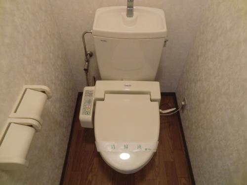 トイレ　冬でもあったかい温水洗浄便座です。