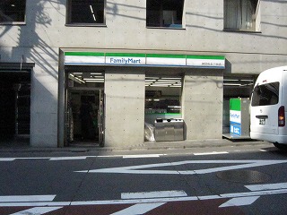 コンビニ　ファミリーマート神宮前店（コンビニ）まで348m