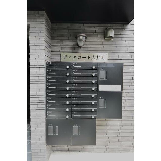 ロビー　不在でも在宅でも安心な宅配ボックスは４つ完備