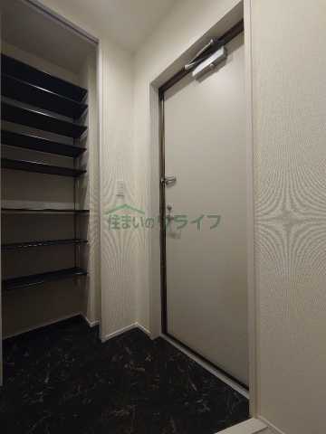玄関　別部屋の参考写真となります。