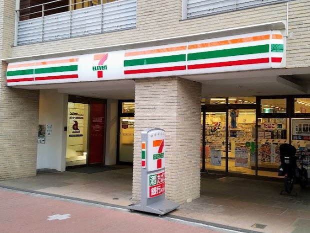 コンビニ　セブン－イレブン白金台プラチナ通り店（コンビニ）まで215m