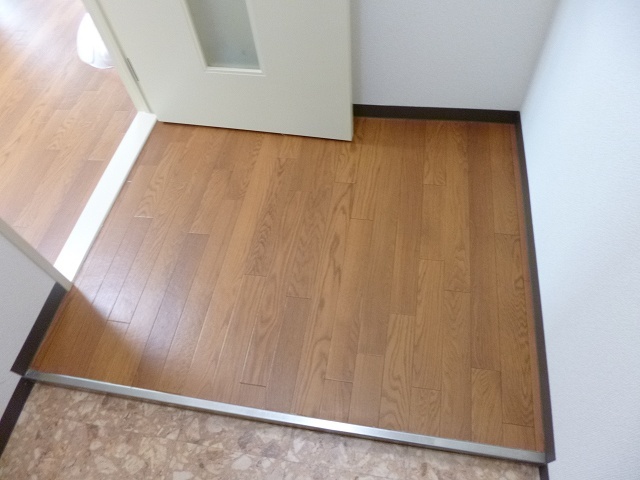玄関　異なる号室の室内写真です