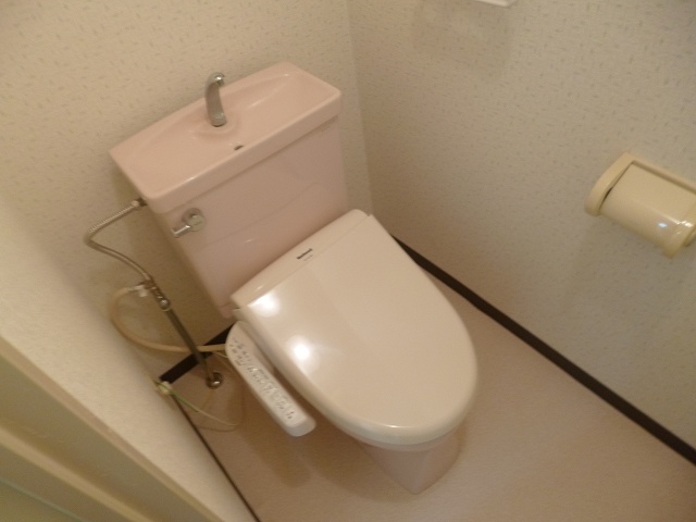 トイレ　異なる号室の室内写真です