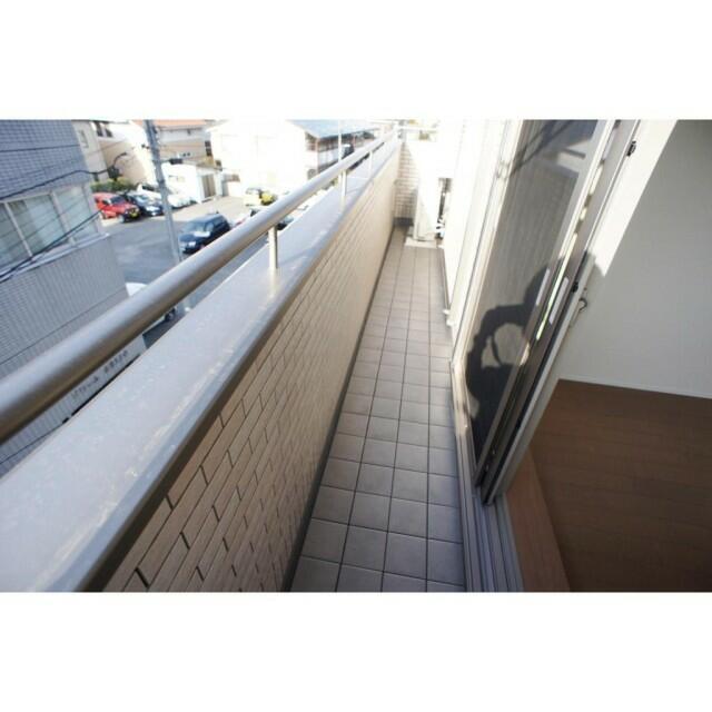 バルコニー　陽当たり良好なバルコニーです