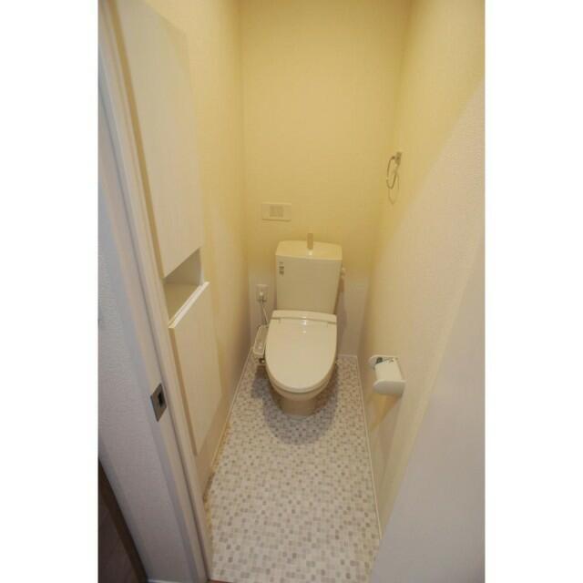 トイレ　落ち着いた色調のトイレです