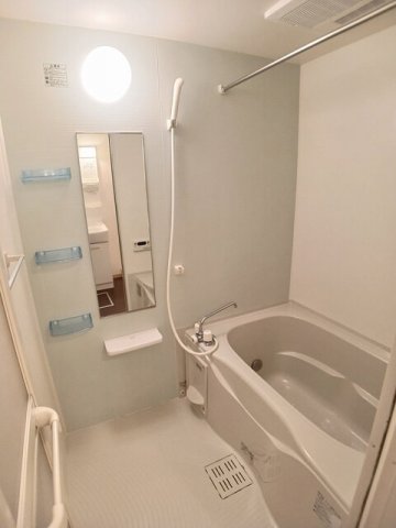 バス・シャワールーム　コンパクトで使いやすいお風呂です