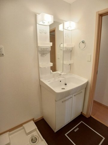 洗面設備　コンパクトで使いやすい洗面所