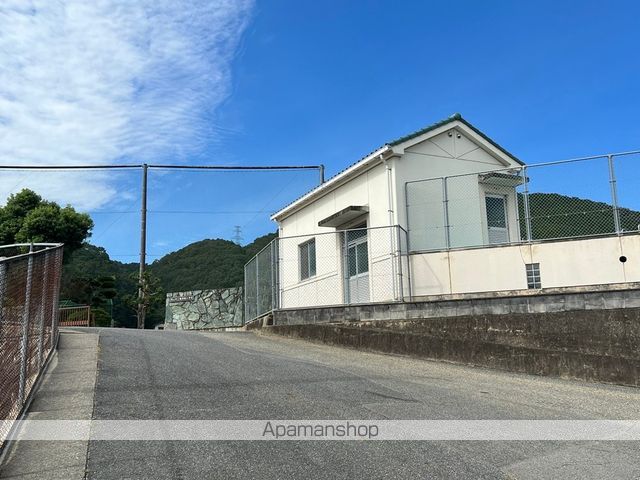小学校　岡山市立御津南小学校（小学校）まで1094m