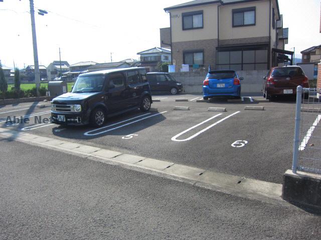 駐車場　駐車場