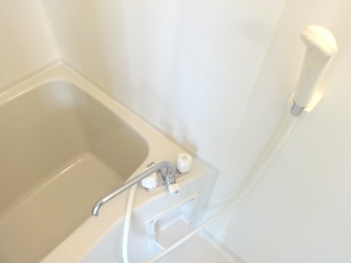 バス・シャワールーム　お風呂・トイレ別です。