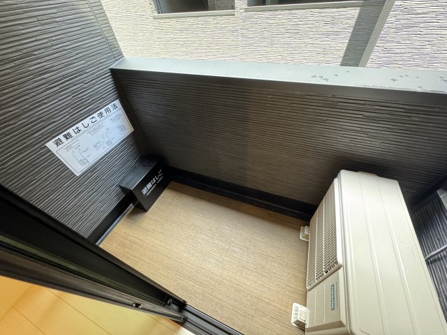 バルコニー　同マンションの同間取り202号室画像