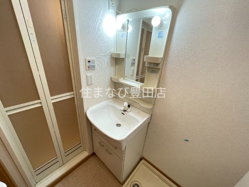 洗面設備　別室同型写真