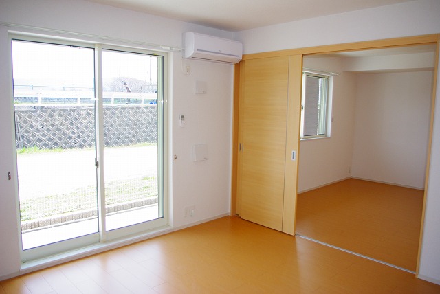 その他部屋・スペース　落ち着いて過ごせるお部屋なので、寝室にいかがでしょうか