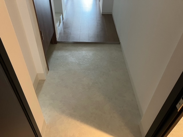 玄関　同施工管理会社参考写真