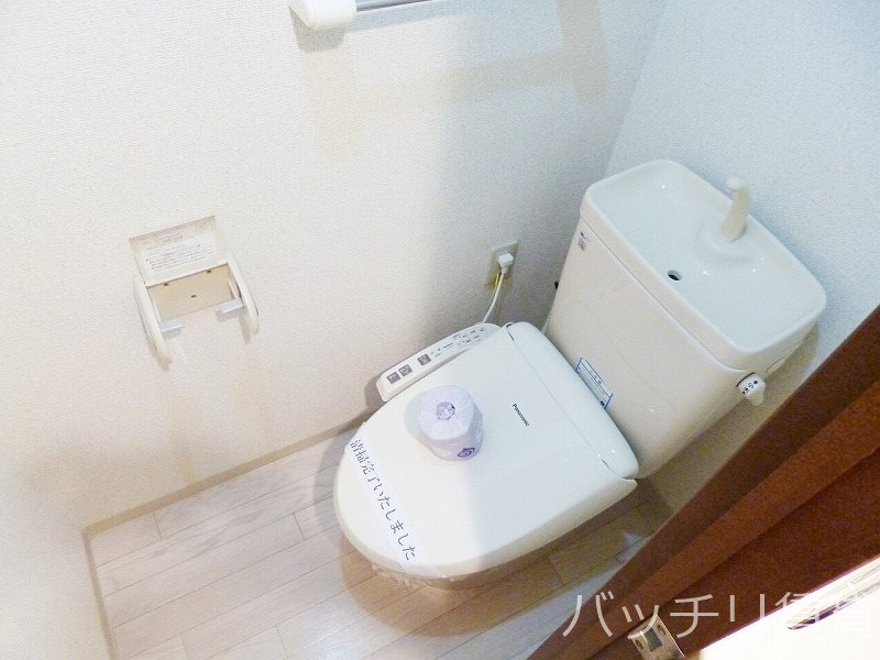 トイレ　＊画像は別部屋のためイメージ、現状を優先致します