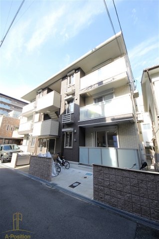 建物外観　ウエストキューブ