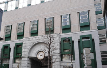 小学校　中央区立日本橋小学校（小学校）まで433m