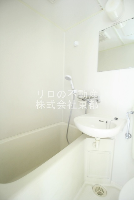 バス・シャワールーム　お掃除がしやすい洗面台付き３点ユニットです☆